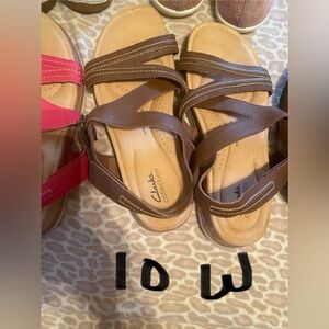 Clarks 10W sandals Barely worn